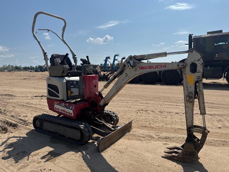 takeuchi-tb210r-image-4