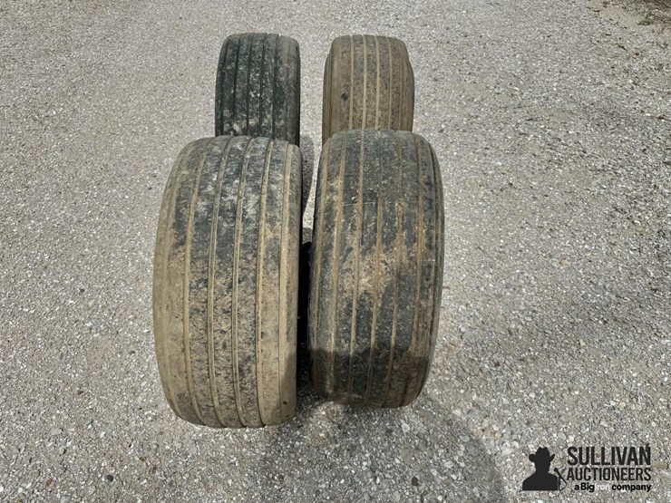 12.5l-15-implement-tires-image-4