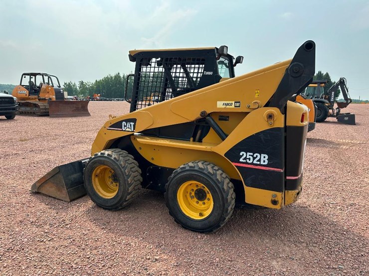 caterpillar-252b-image-6