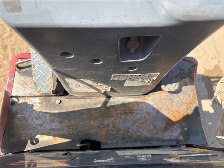 takeuchi-tb210r-image-28