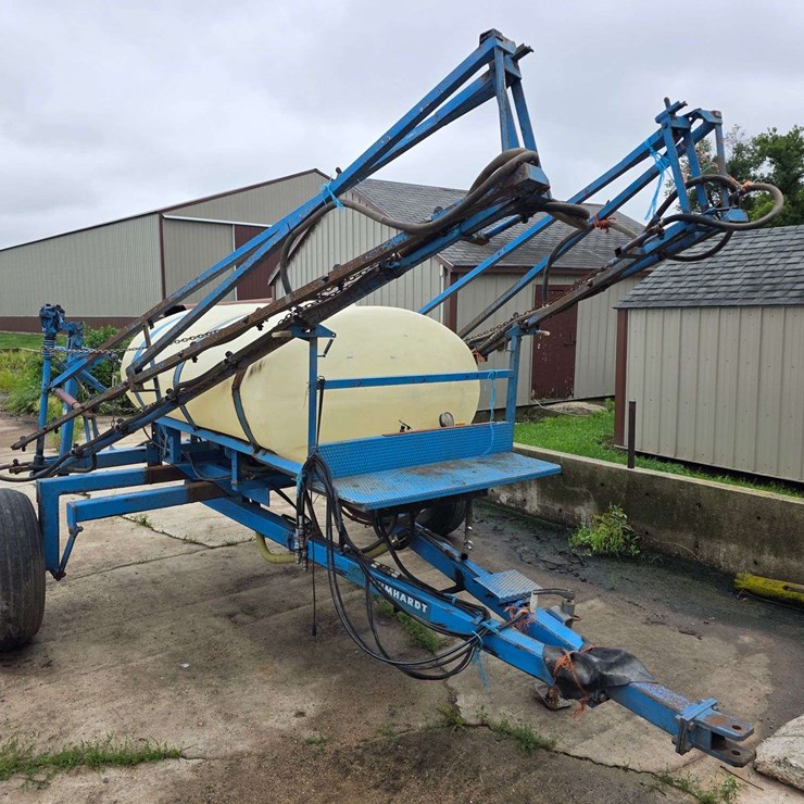 Blumhard 60’ Pull Type Sprayer, 20” Spacing, Wheels Set at 120”, No Pump or Controls, 500 Gallon Pol