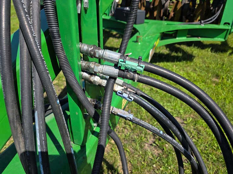 2016-john-deere-18-image-75