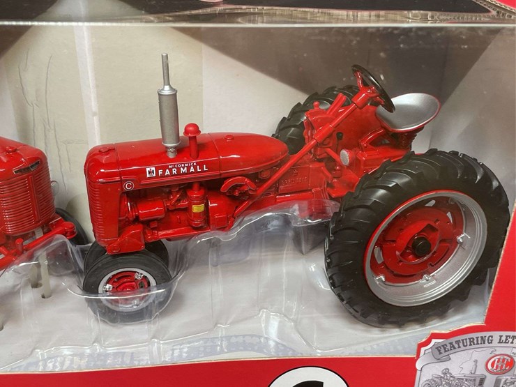 1/16-farmall-a-+-c-set-2016-ihc-wisconsin-nib-ertl-image-3