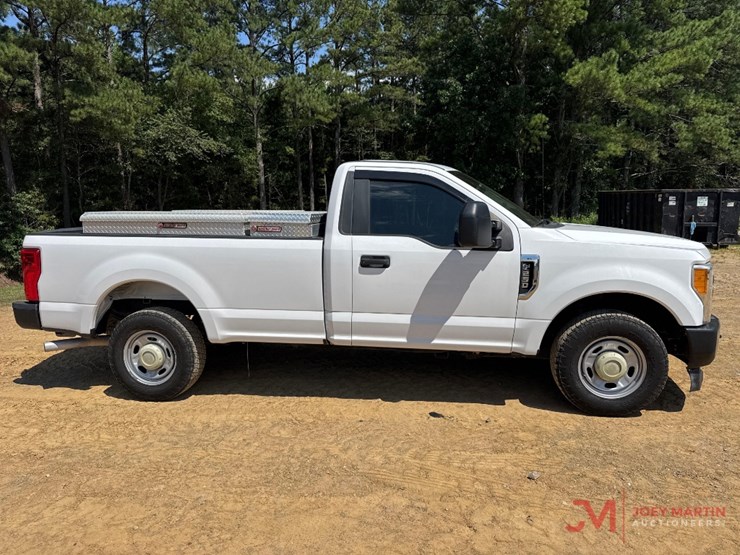 2017-ford-f250-xl-image-2
