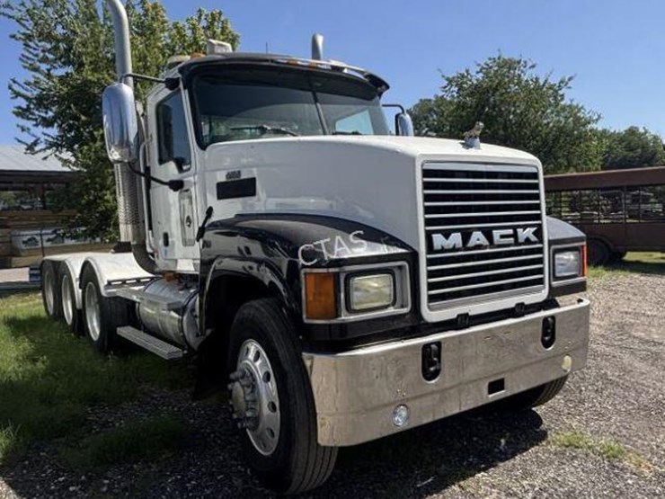 #300-•-2006-mack-cl733-triple-axle-semi-truck-image-3