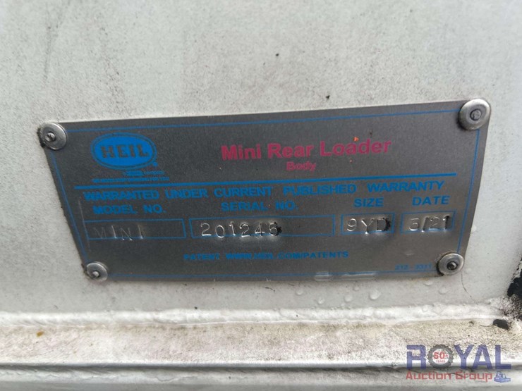 2021-isuzu-nrr-image-21