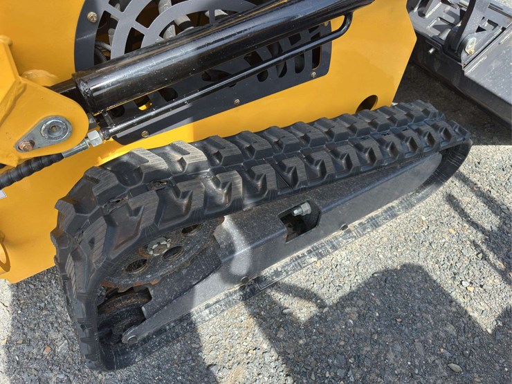 landhero-ldh-t-460-mini-skid-steer-loader-image-6