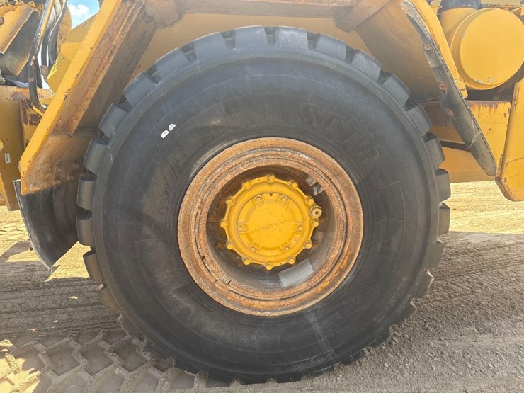 1998-caterpillar-d250e-image-11