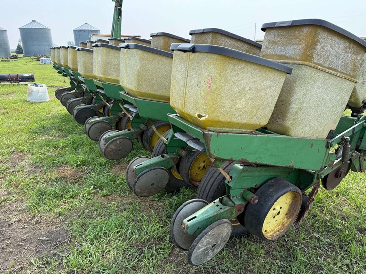 john-deere-7000-image-6