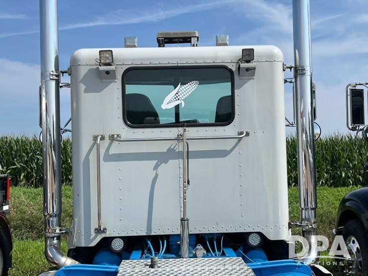 1993-peterbilt-377-image-38