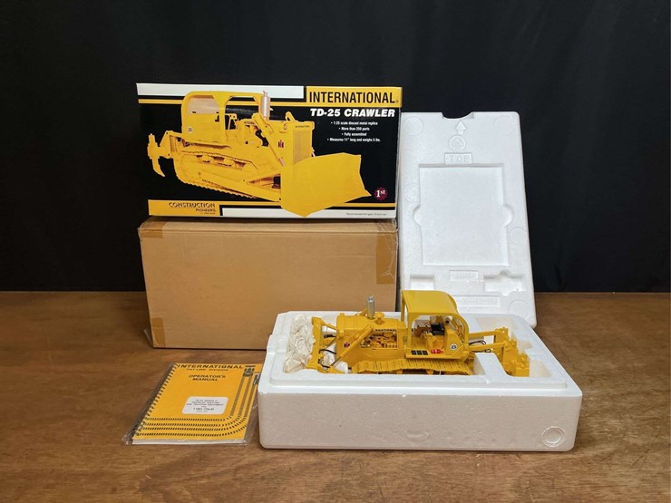 1/25-ih-td-25-crawler-nib-1st-gear-image-1