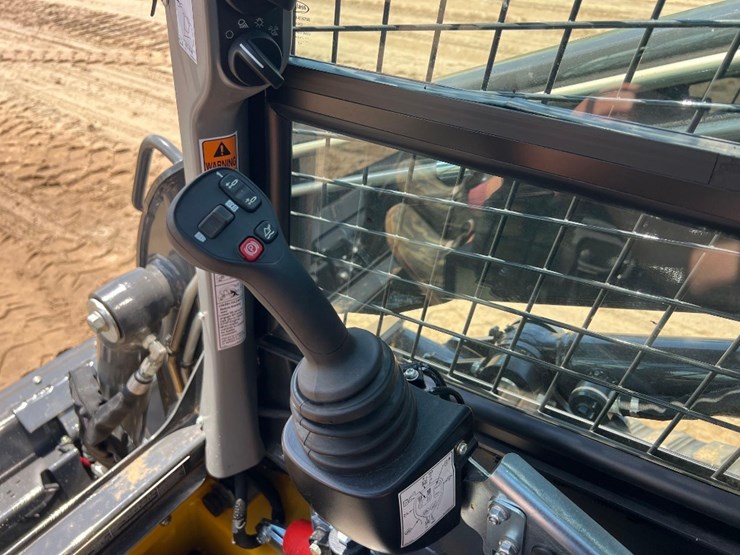 new-holland-c332-image-27