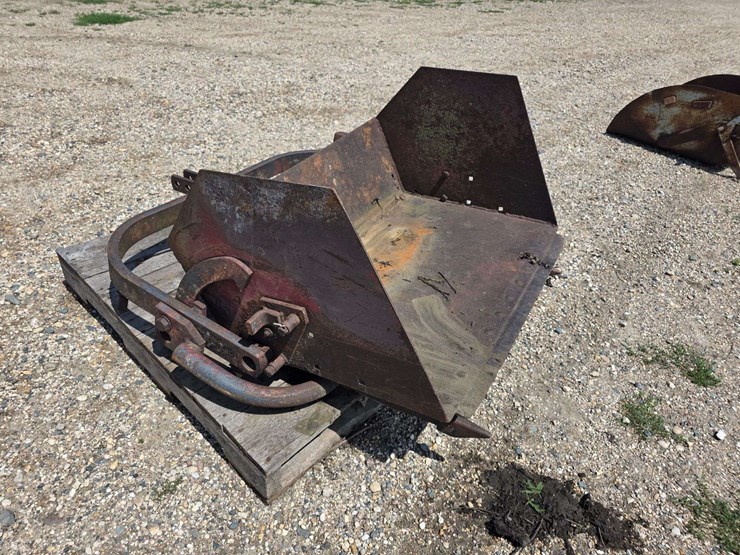 ih-quick-hitch-dirt-mover-image-4