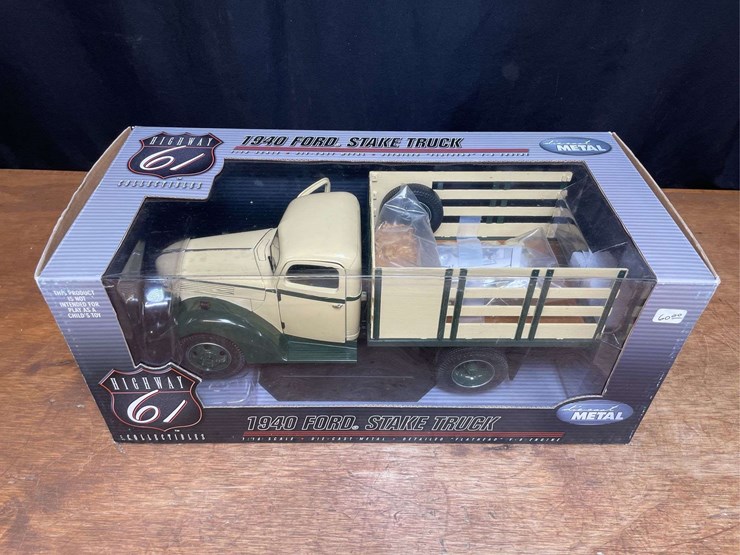 1/16-ford-stake-truck-nib-dcp-image-4