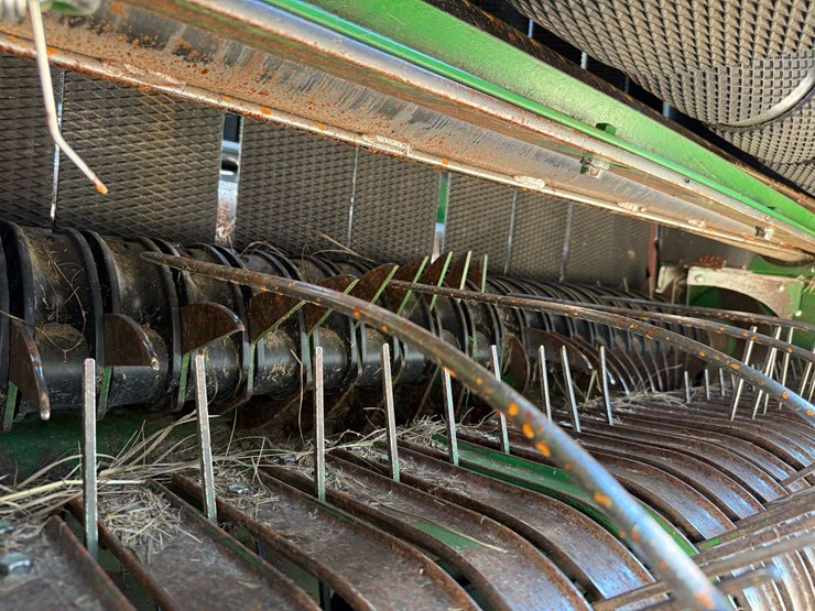 2006-john-deere-567-image-12