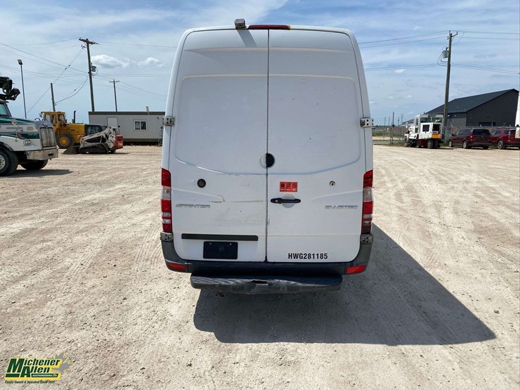 2016-mercedes-benz-sprinter-2500-image-7