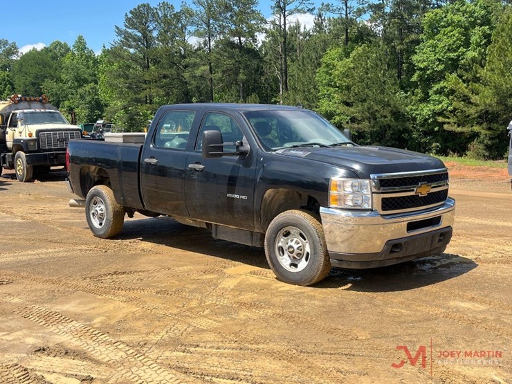 2013-chevrolet-2500hd-image-1