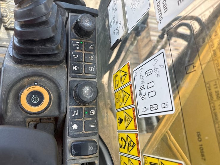 2018-caterpillar-320gc-image-36