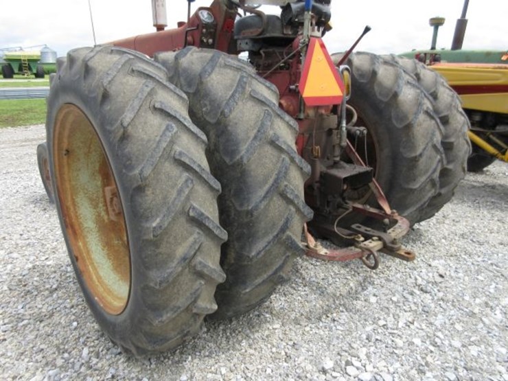 ih-farmall-706-tractor-image-10
