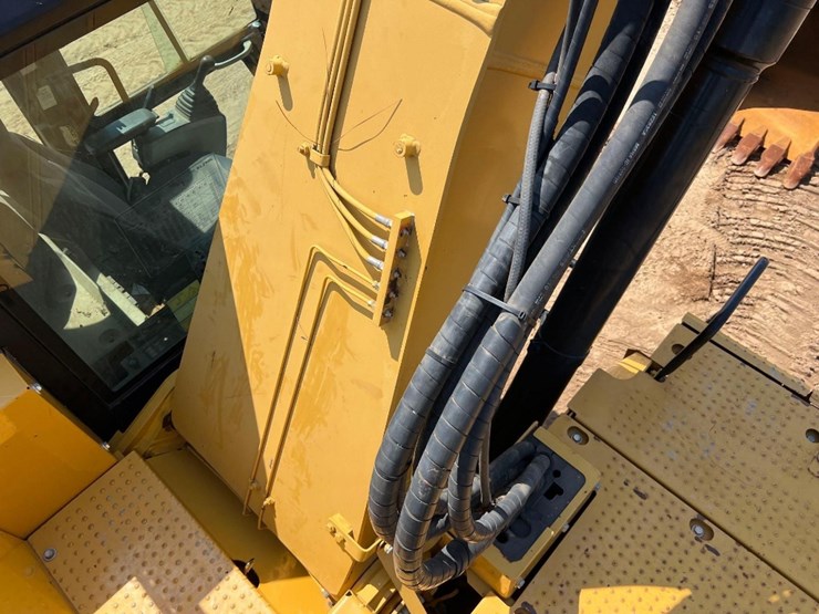 caterpillar-325fl-image-32
