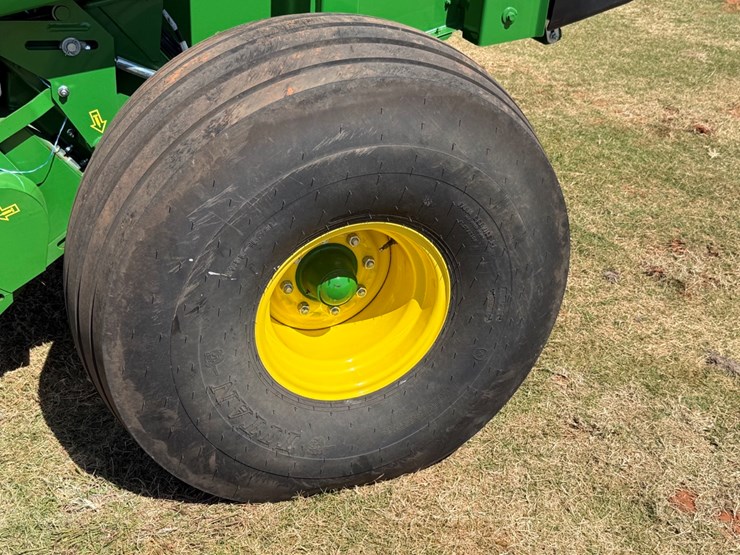 john-deere-560m-image-15