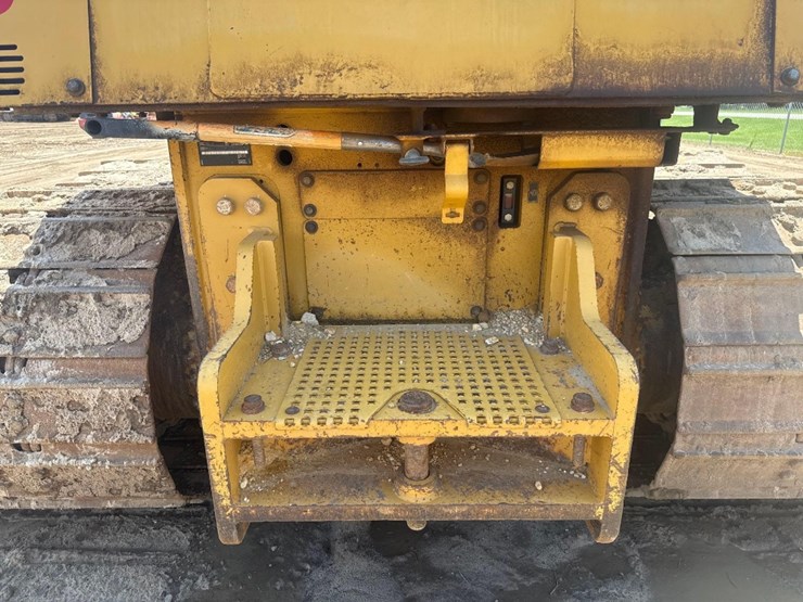 2016-caterpillar-d6k2-lgp-image-21