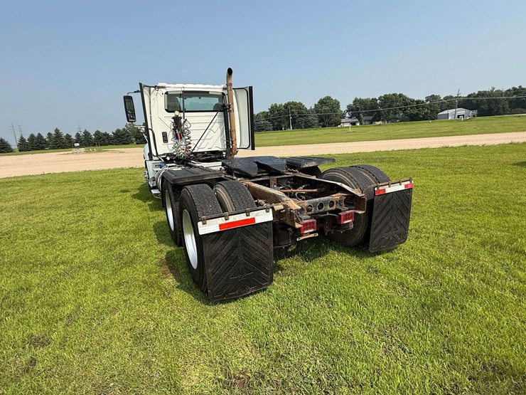 2016-international-prostar-image-18