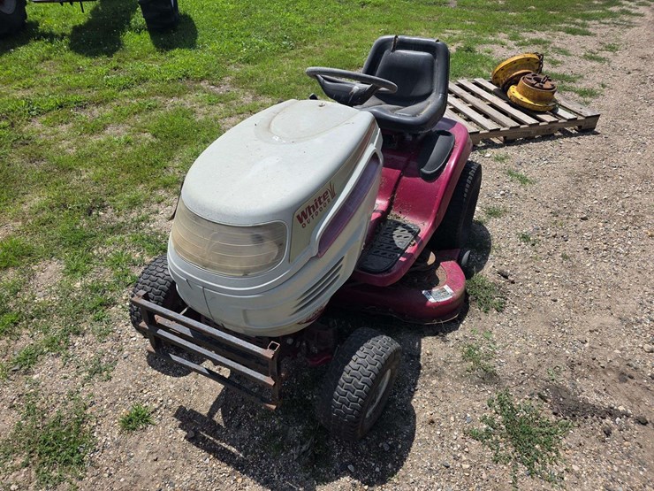 white-lt1850-hydrostatic-lawn-mower-for-parts,-18hp-briggs-and-stratton-engine,-untested,-selling-fo-image-2