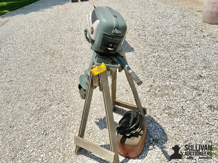 1957-evinrude-fisherman-5.5-outboard-motor-image-6