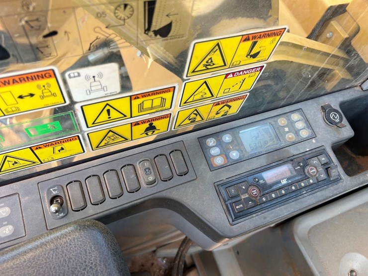 caterpillar-325fl-image-39