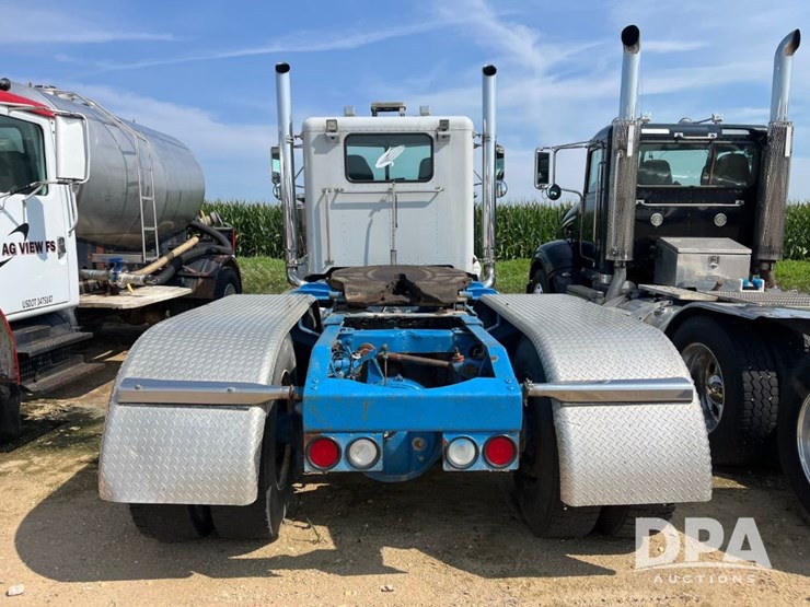 1993-peterbilt-377-image-8