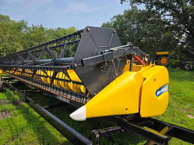 2011-new-holland-35-image-2
