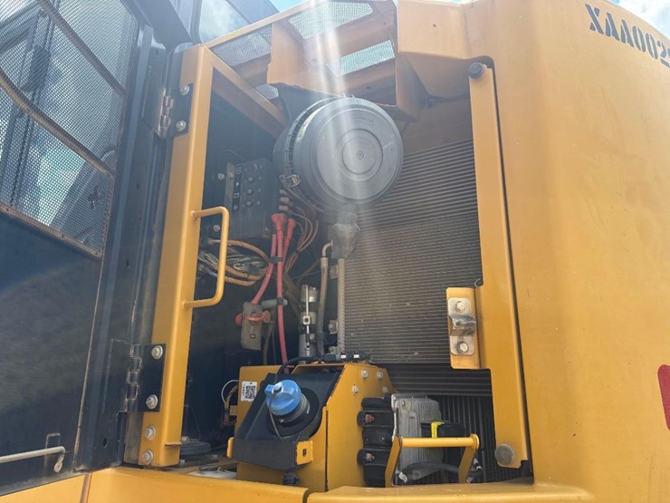 2016-caterpillar-325fl-image-19