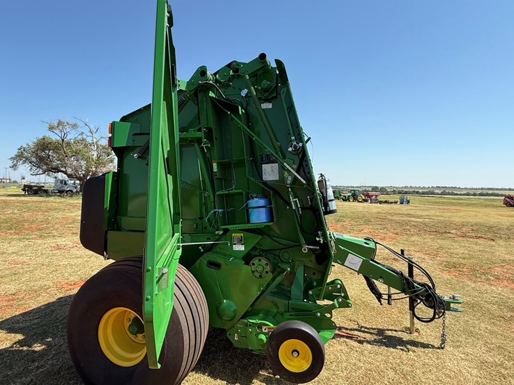 john-deere-560m-image-12