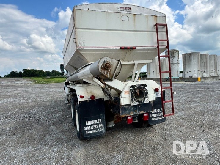 2005-caterpillar-10-image-13