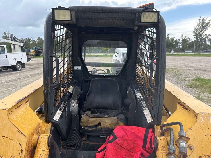 john-deere-270-image-11