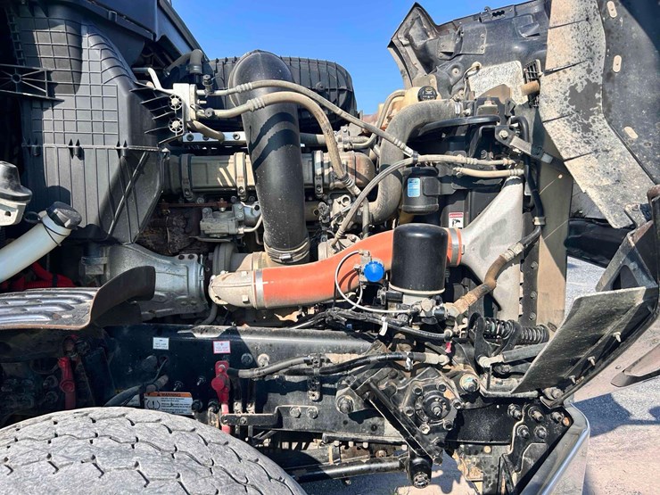 2022-western-star-tri-axle-dump-image-34
