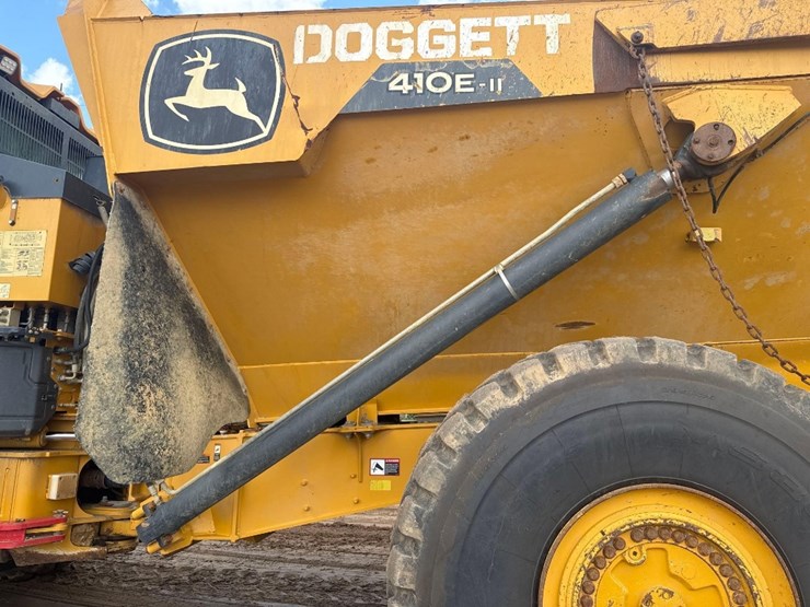 2021-deere-410e-image-17