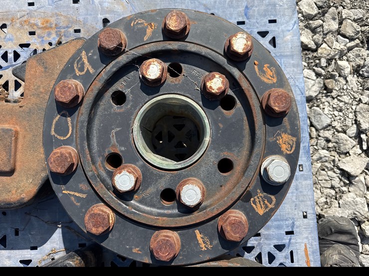 #1092-•-case-axle-hub-mounts-image-3