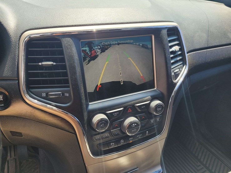 2016-jeep-grand-cherokee-laredo-image-12