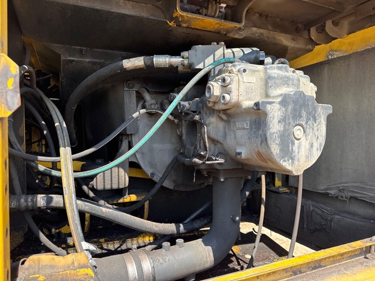 2005-komatsu-pc400-lc-7l-image-17