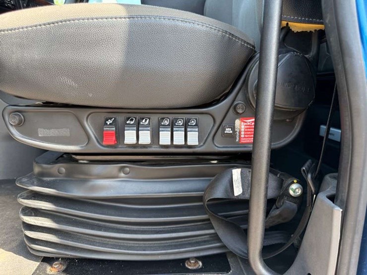 2020-ih-lt625-sleeper-semi,-435,369-miles-on-truck-(complete-overhaul-@-232,740-miles-with-paperwork-image-35