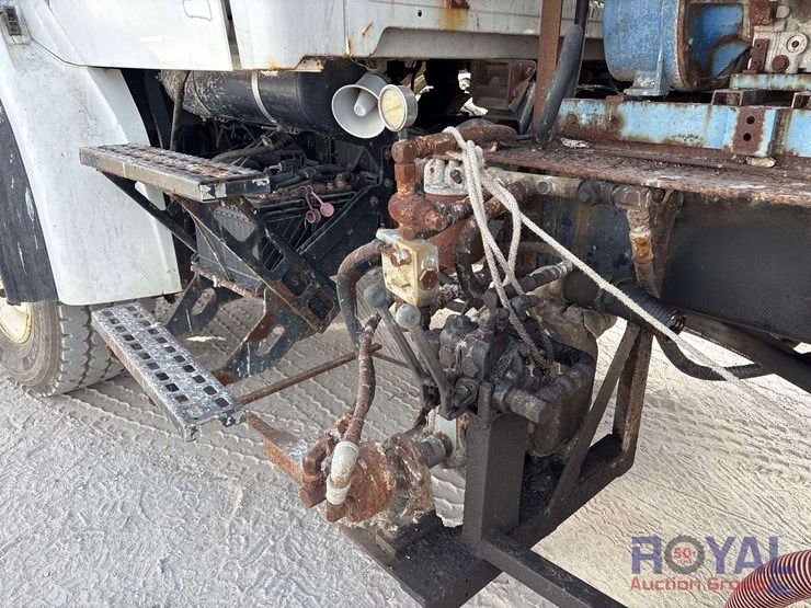 2004-sterling-l8500-image-25