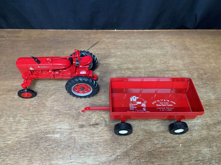 1/16-farmall-super-m-ta-+-wagon-1996-wisconsin-nib-ertl-image-4