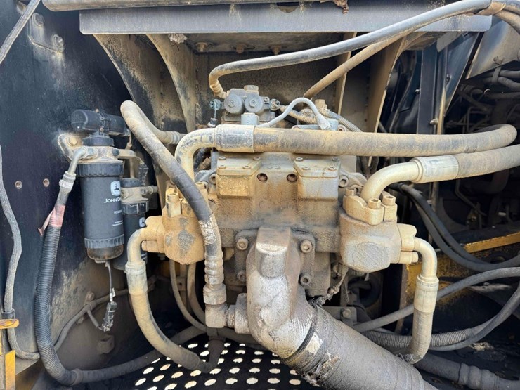 2014-deere-210g-lc-image-18