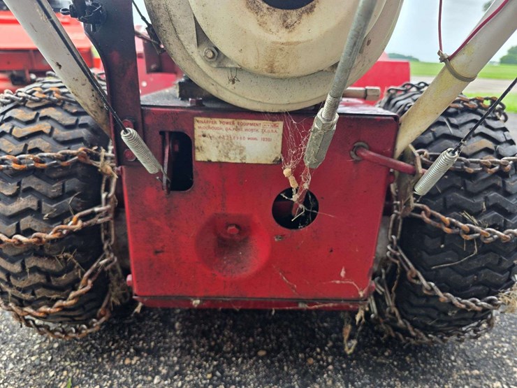 snapper-1030-walk-behind-snow-blower,-self-propelled,-electric-start,-tecumseh-cast-iron-engine,-lig-image-8
