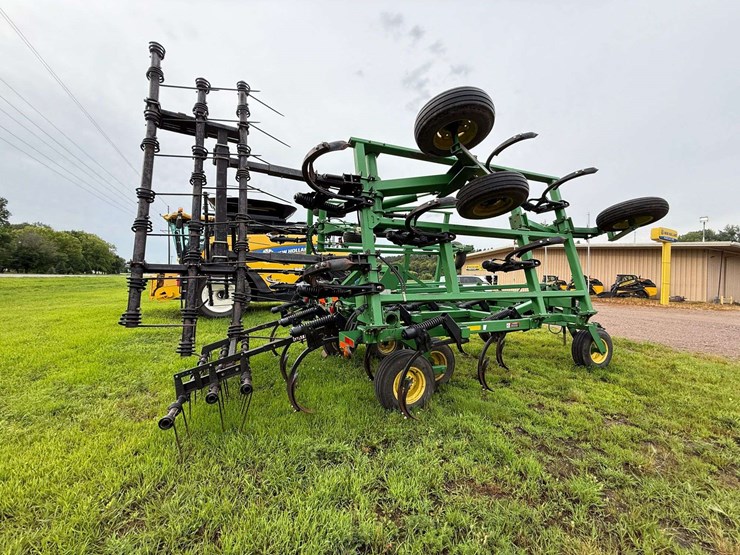 john-deere-680-image-15