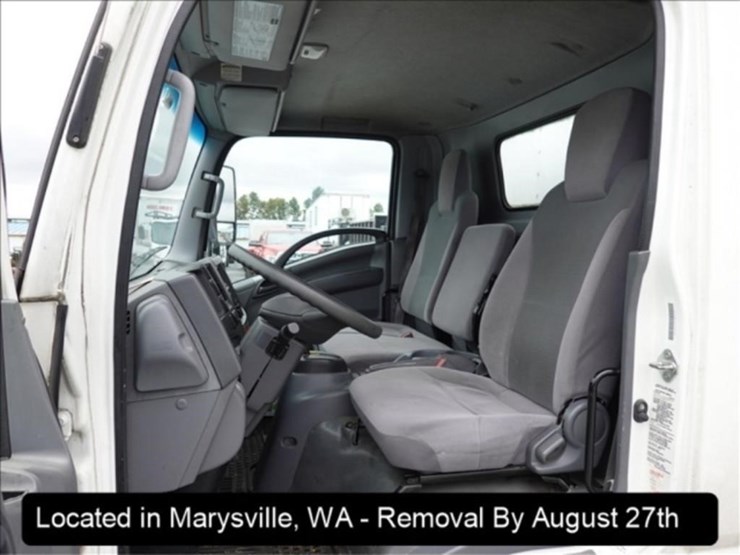 2016-isuzu-npr-image-14