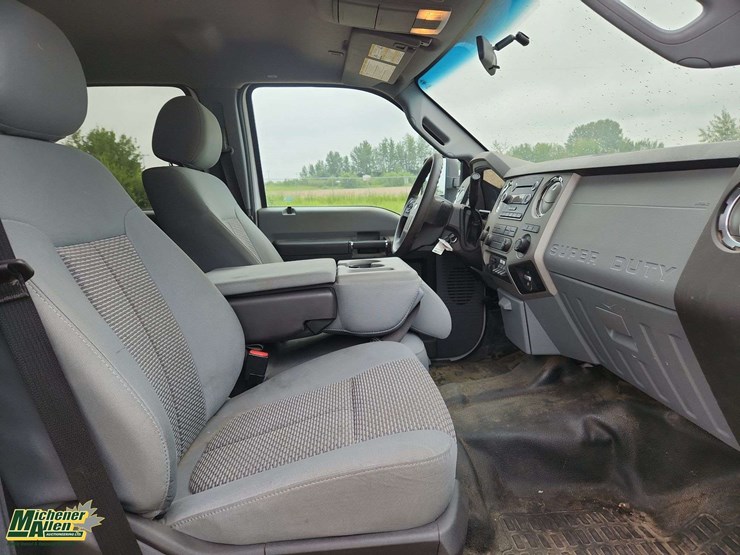 2016-ford-550-image-13