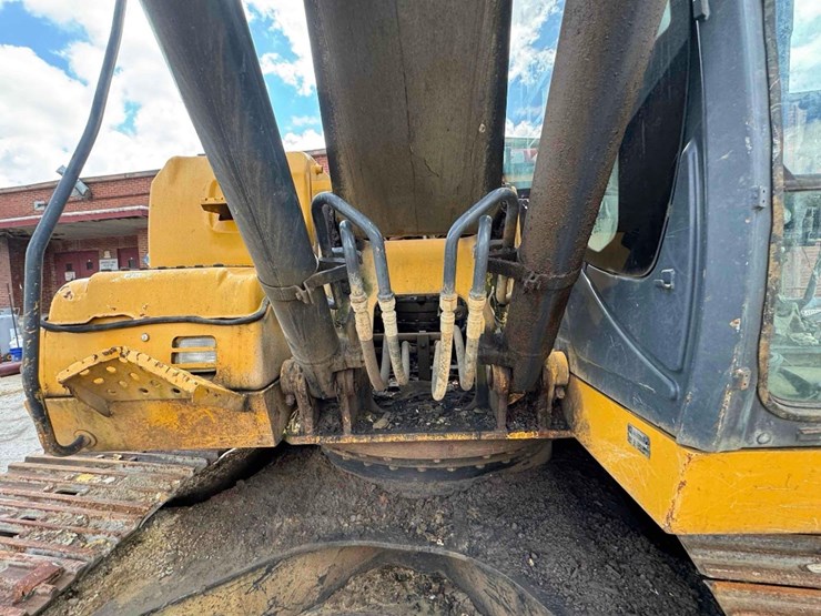 2014-deere-210g-lc-image-29